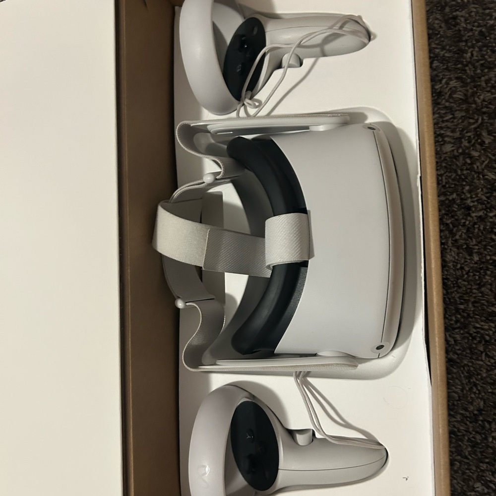 VR Headset with Controllers - White